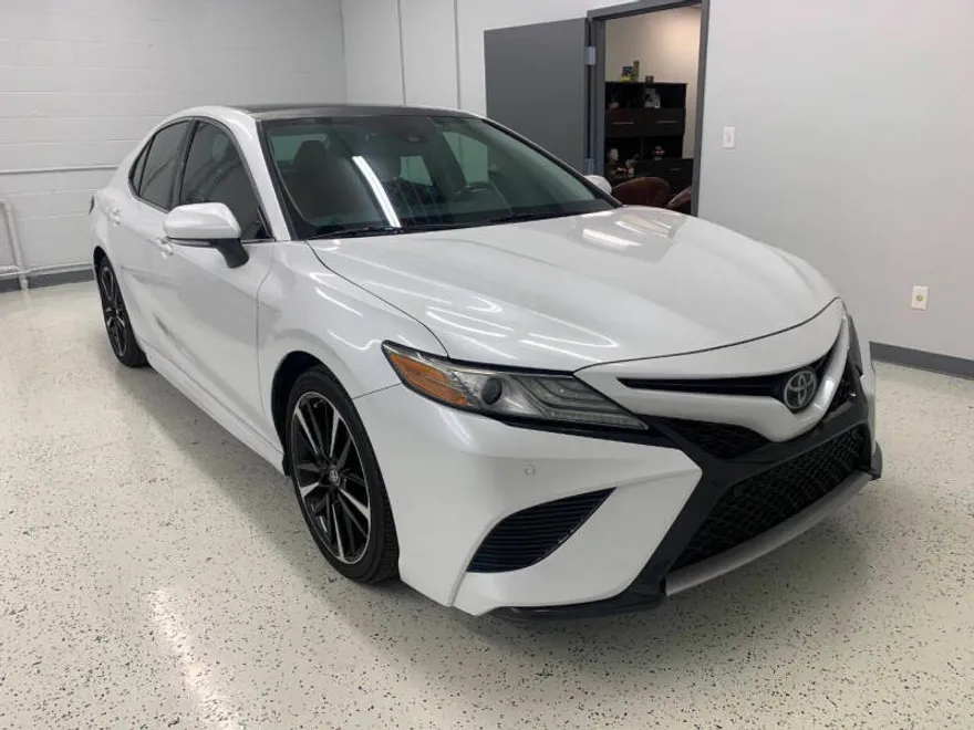 2018 Toyota Camry XSE photo 1