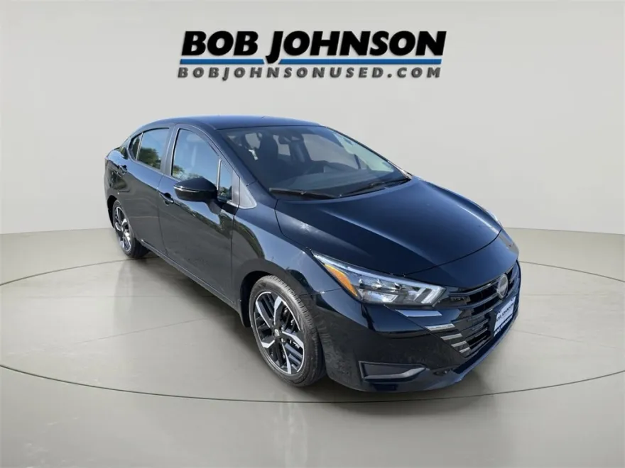 2023 Nissan Versa 1.6 SR photo 1