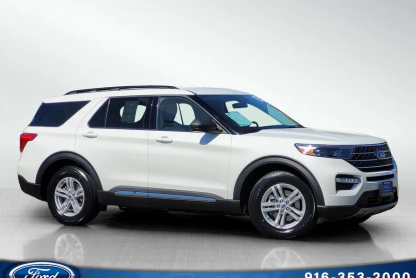 2022 Ford Explorer XLT photo 1