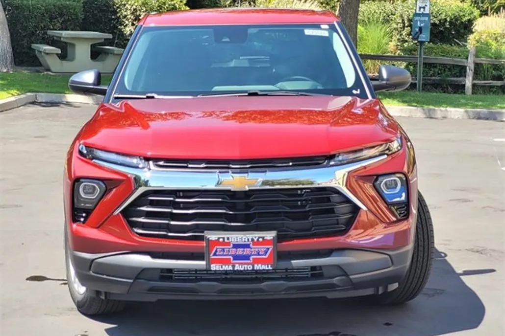 2025 Chevrolet Trailblazer LS photo 1