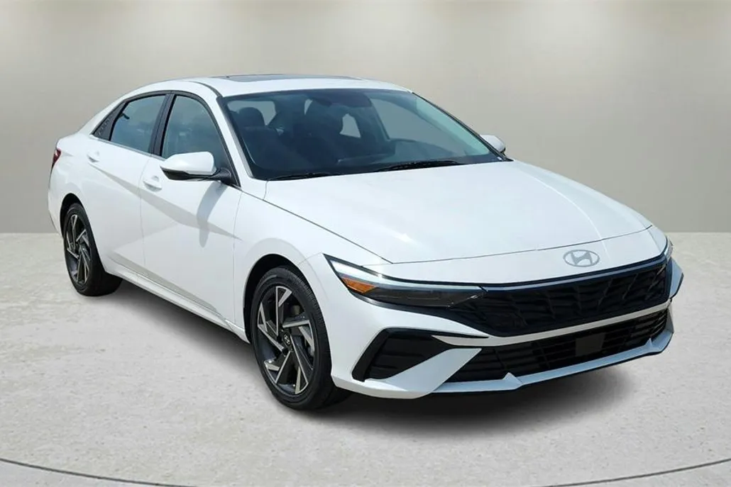 2025 Hyundai Elantra Limited photo 1
