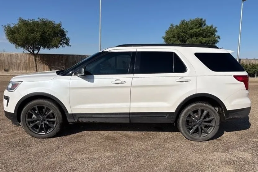 2018 Ford Explorer XLT photo 1