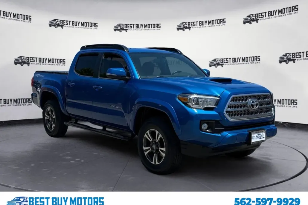 2016 Toyota Tacoma TRD Sport photo 1