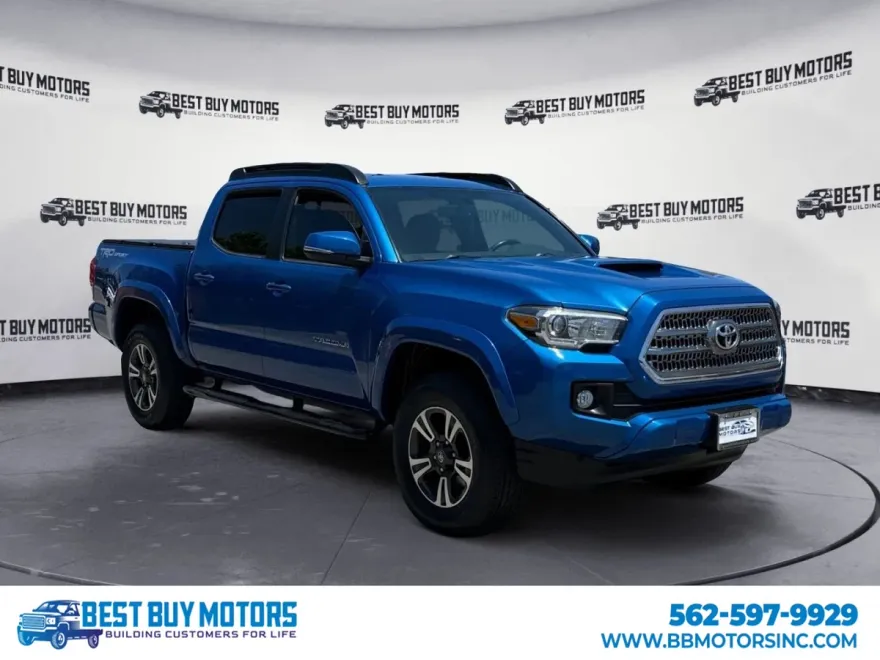 2016 Toyota Tacoma TRD Sport photo 1