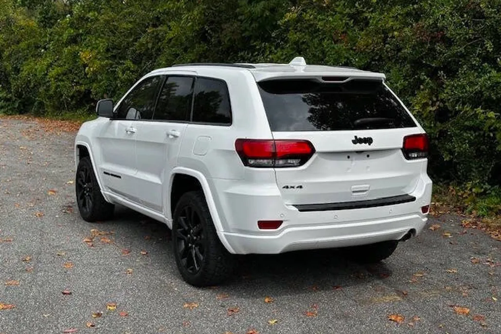 2017 Jeep Grand Cherokee Laredo photo 1