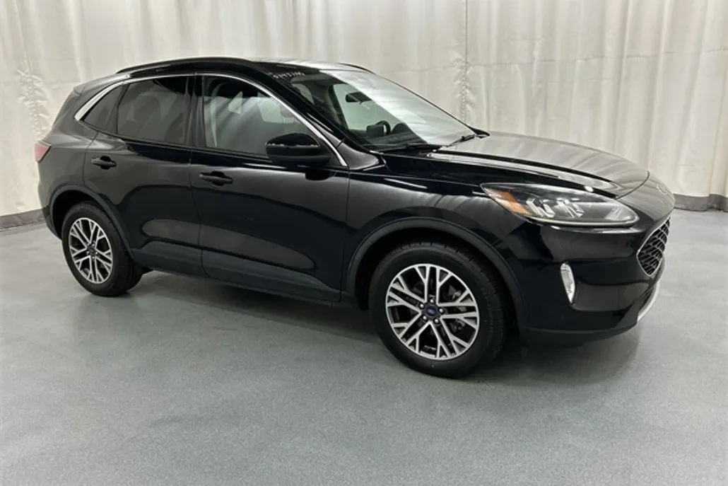 2020 Ford Escape SEL photo 1