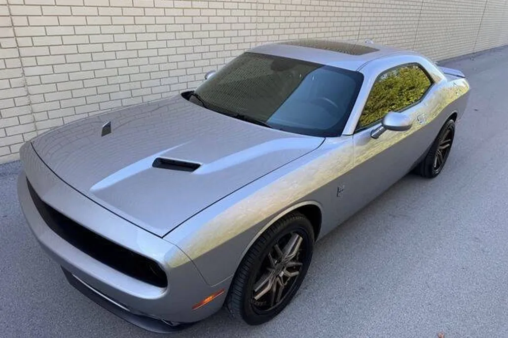 2015 Dodge Challenger SXT Plus photo 1