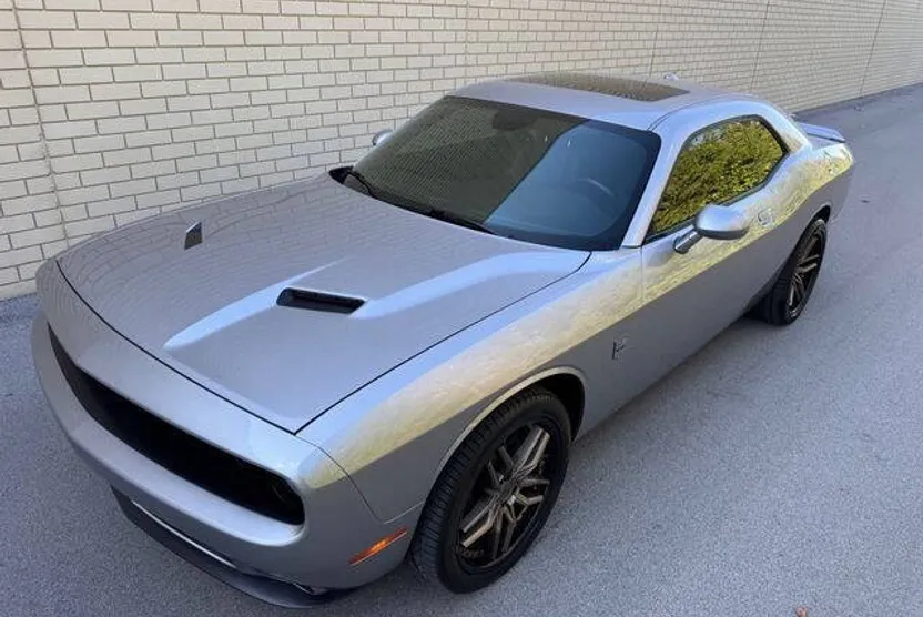2015 Dodge Challenger SXT Plus photo 1