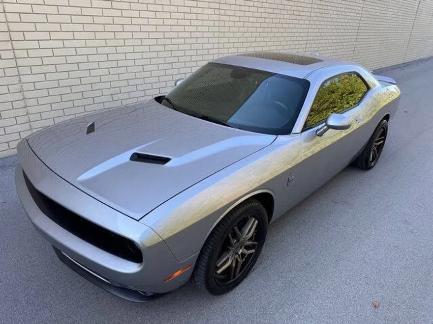 2015 Dodge Challenger SXT Plus photo 1