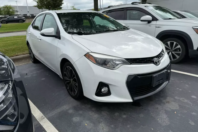 2015 Toyota Corolla Plus photo 1