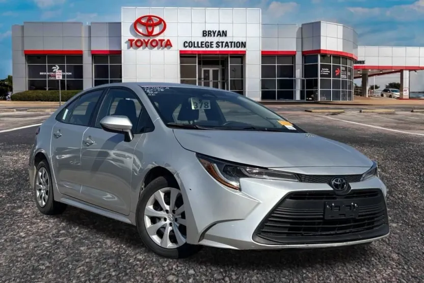 2023 Toyota Corolla LE photo 1