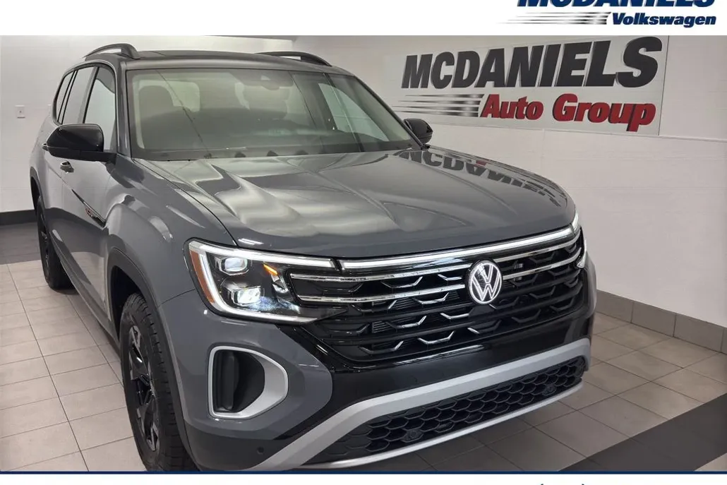 2025 Volkswagen Atlas Peak Edition SE photo 1