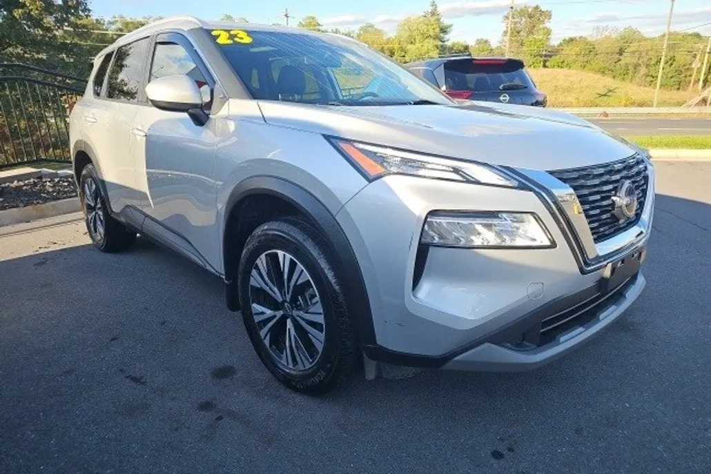 2023 Nissan Rogue SV photo 1