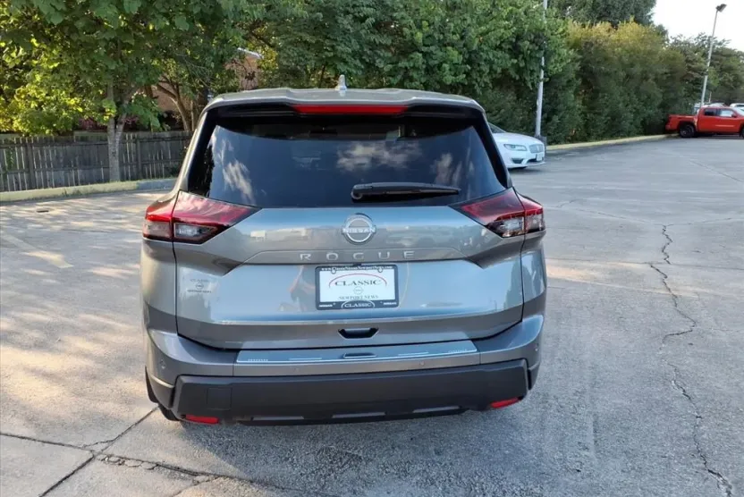 2026 Nissan Rogue SV photo 1