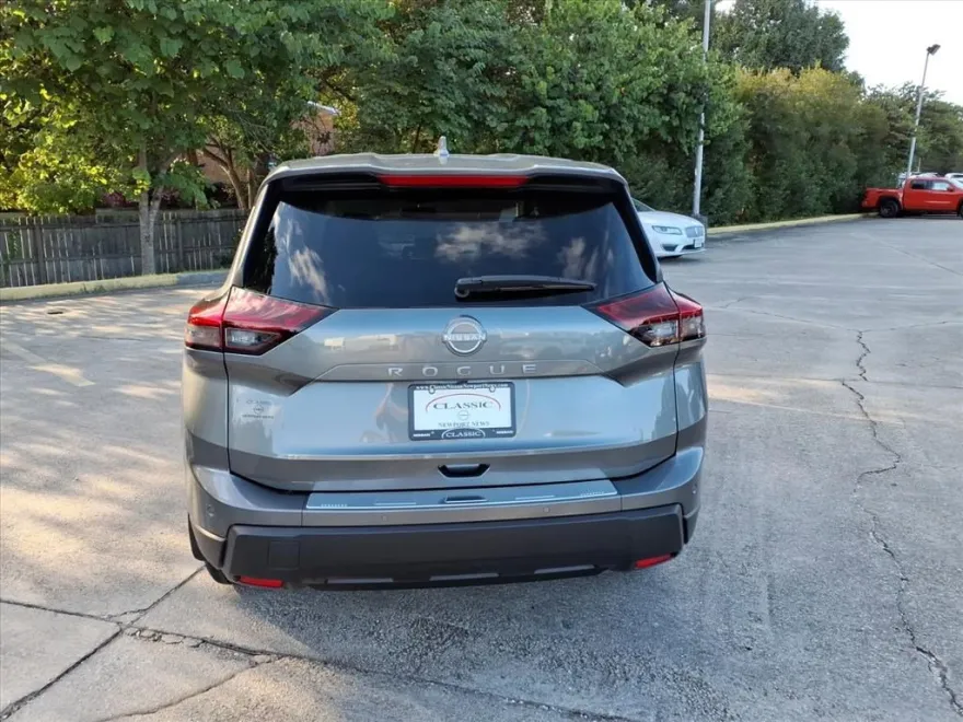 2026 Nissan Rogue SV photo 1