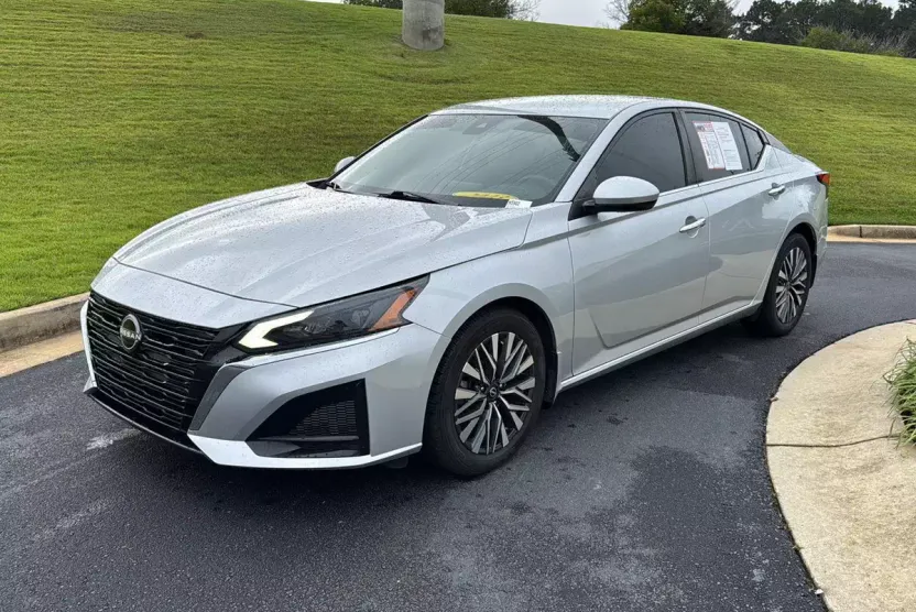 2023 Nissan Altima 2.5 SV photo 1