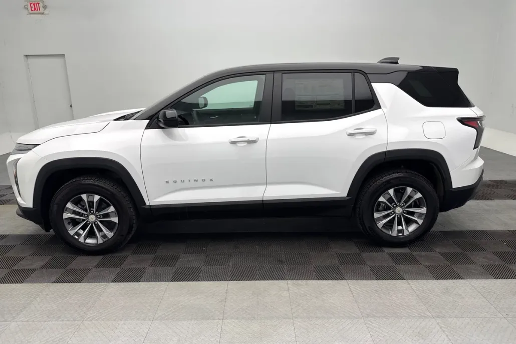 2026 Chevrolet Equinox LT photo 1