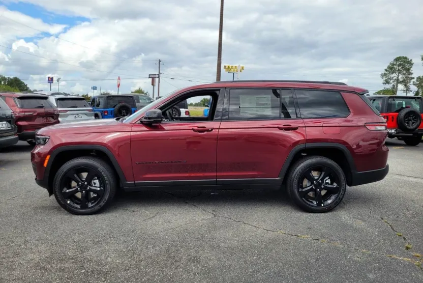 2025 Jeep Grand Cherokee Altitude X photo 1