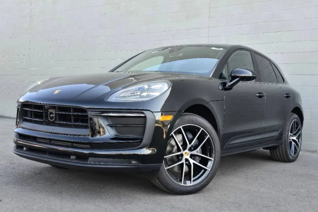 2025 Porsche Macan T photo 1
