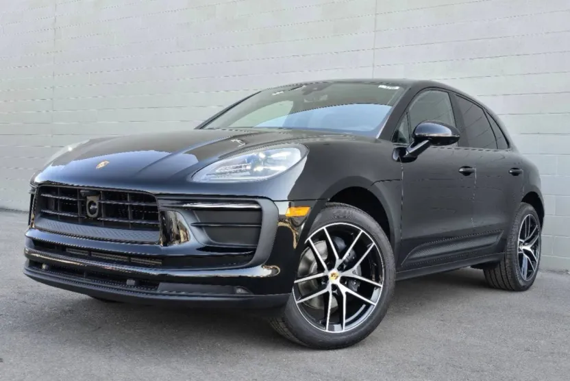 2025 Porsche Macan T photo 1
