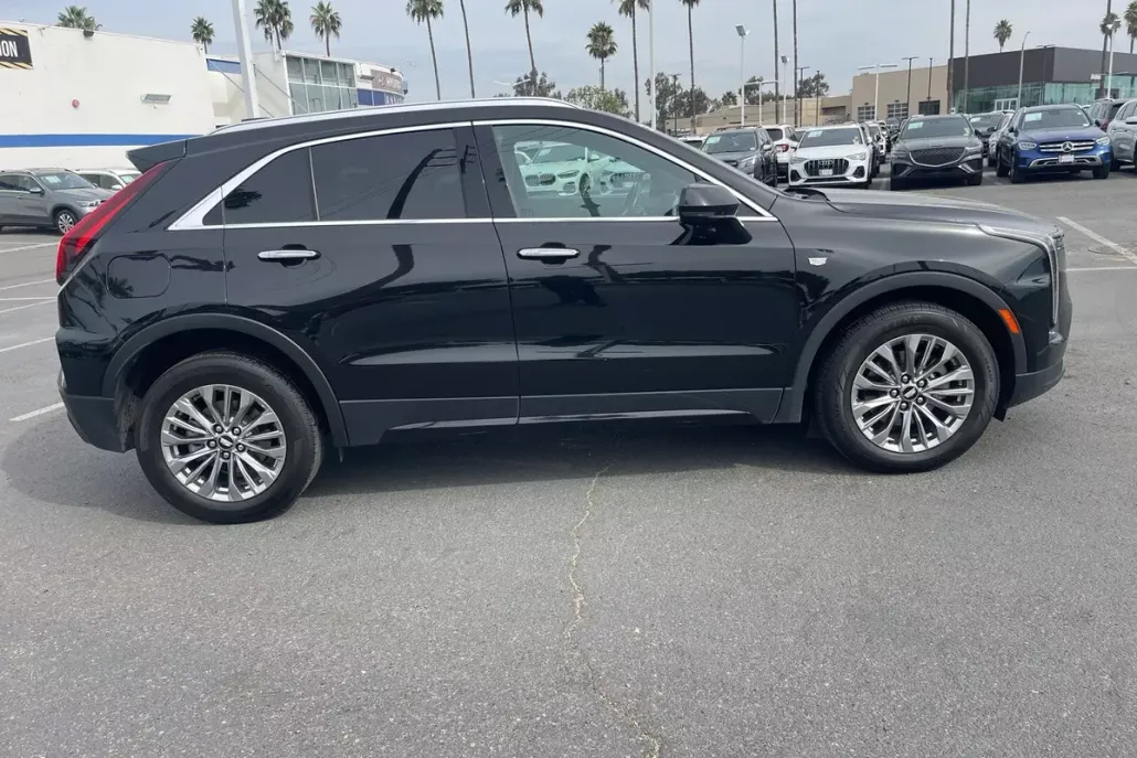 2024 Cadillac XT4 Premium Luxury photo 1
