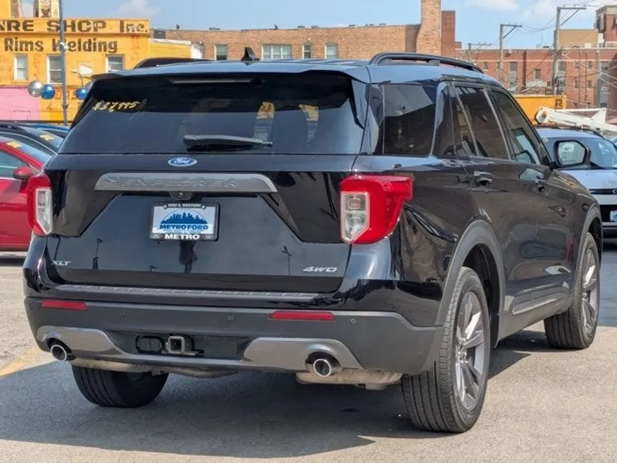 2023 Ford Explorer XLT photo 1