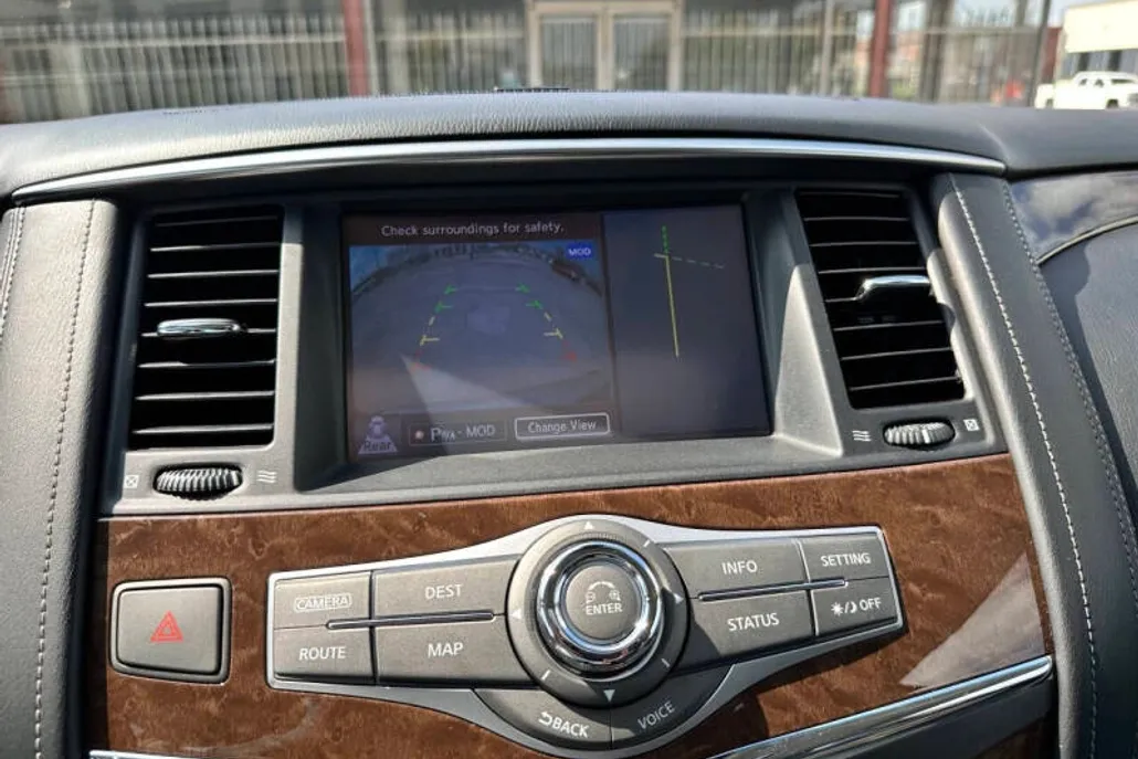 2016 Infiniti QX80 photo 1