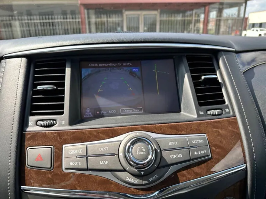2016 Infiniti QX80 photo 1