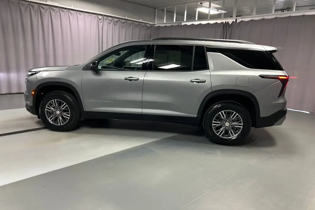 2025 Chevrolet Traverse photo 1
