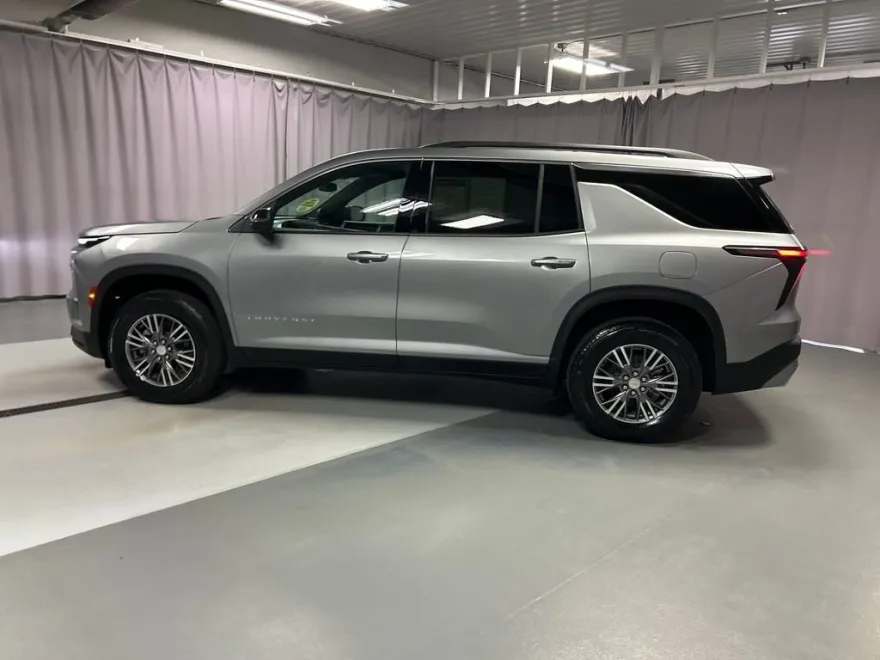 2025 Chevrolet Traverse photo 1