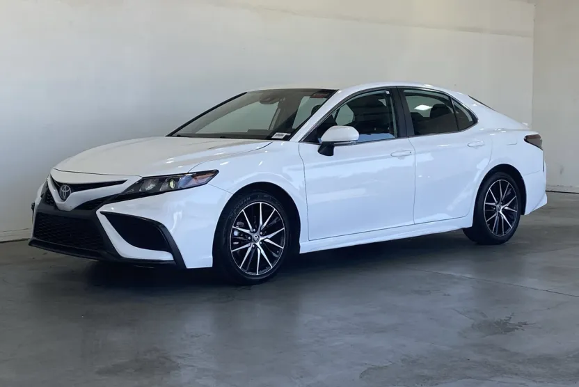 2024 Toyota Camry SE photo 1