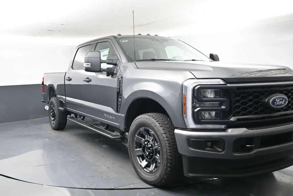 2025 Ford F-250 photo 1