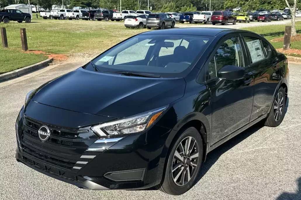 2025 Nissan Versa 1.6 S photo 1
