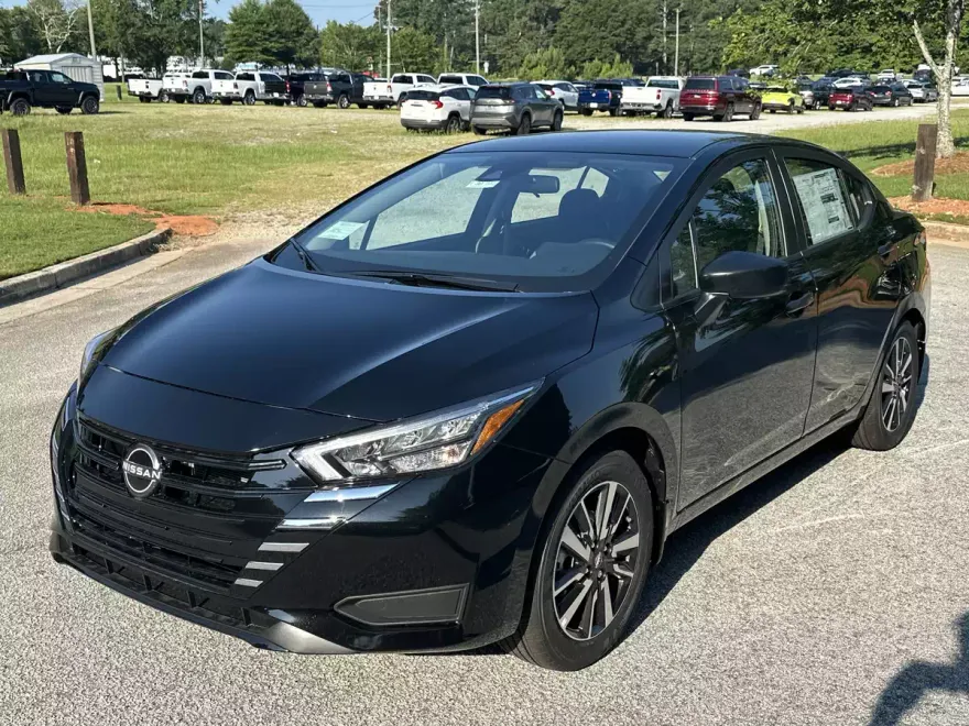 2025 Nissan Versa 1.6 S photo 1