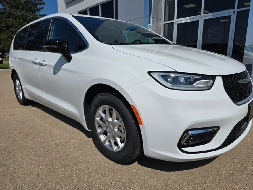 2026 Chrysler Pacifica photo 1
