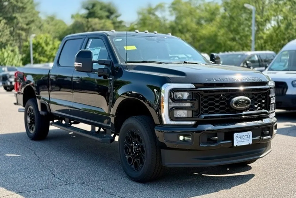 2025 Ford F-350 Lariat photo 1