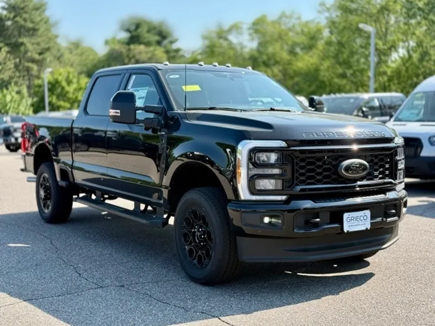 2025 Ford F-350 Lariat photo 1