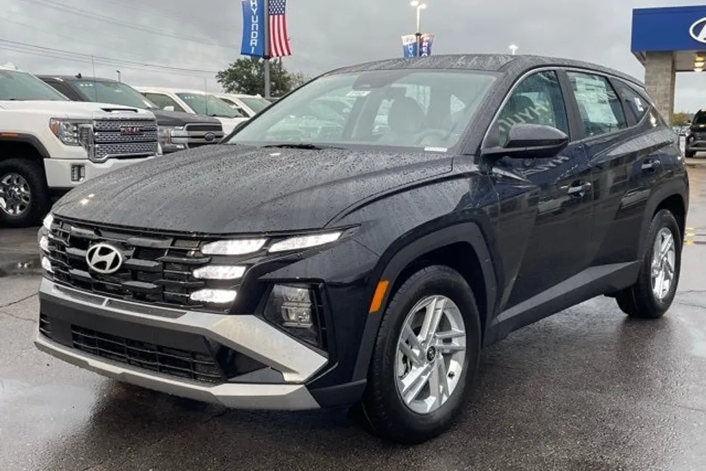 2026 Hyundai Tucson SE photo 1