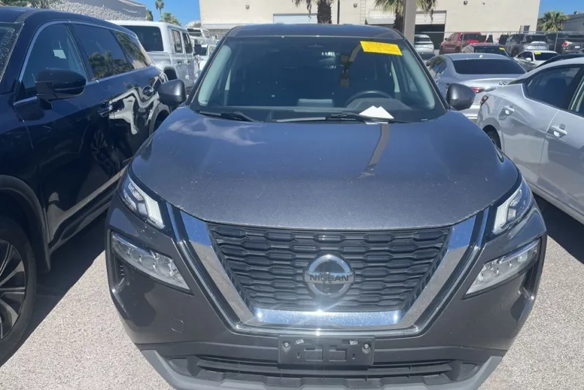 2021 Nissan Rogue SV photo 1