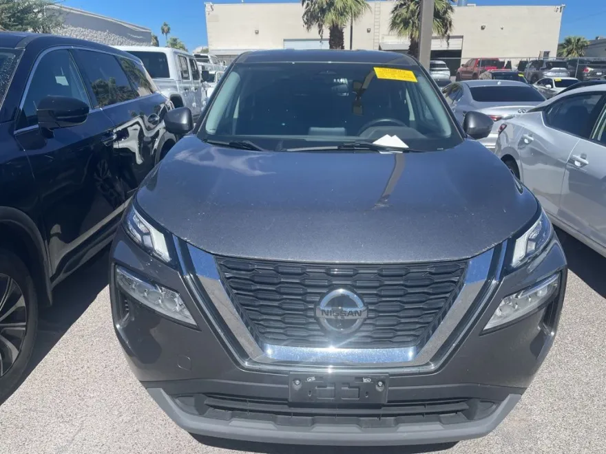 2021 Nissan Rogue SV photo 1