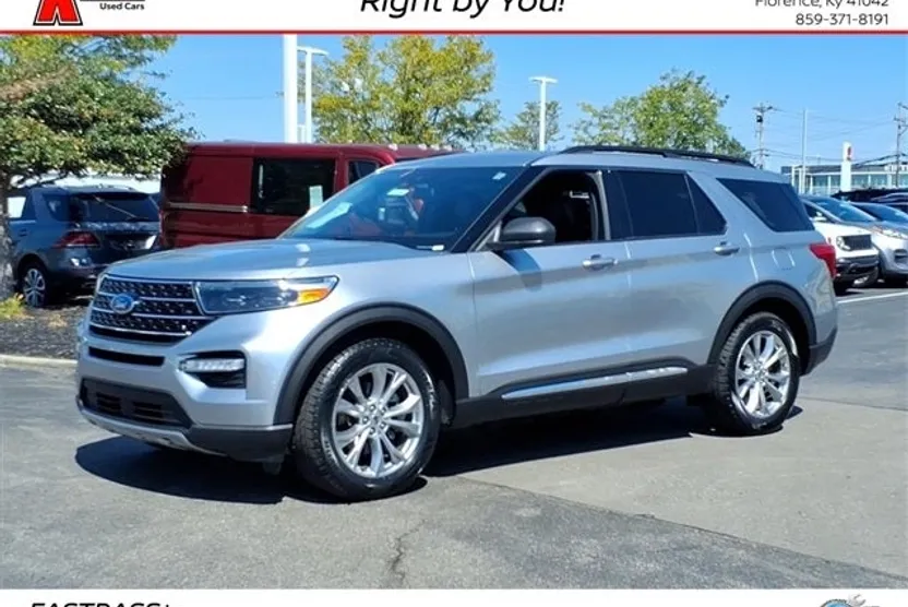 2020 Ford Explorer XLT photo 1