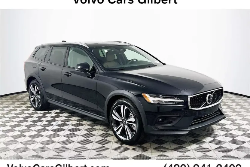 2025 Volvo V60 Cross Country B5 AWD Plus photo 1