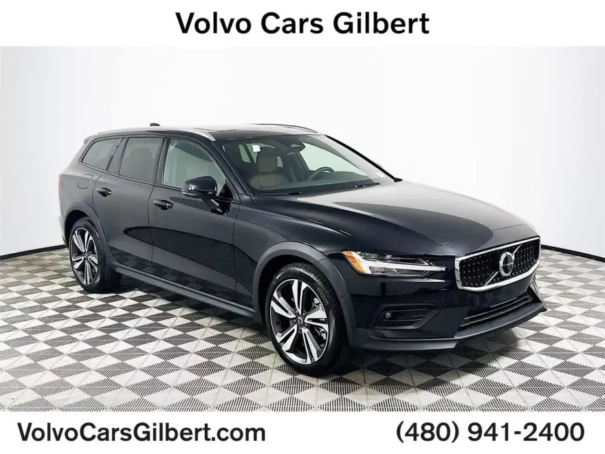 2025 Volvo V60 Cross Country B5 AWD Plus photo 1