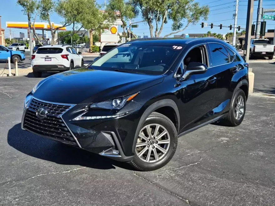 2019 Lexus NX 300 Luxury photo 1