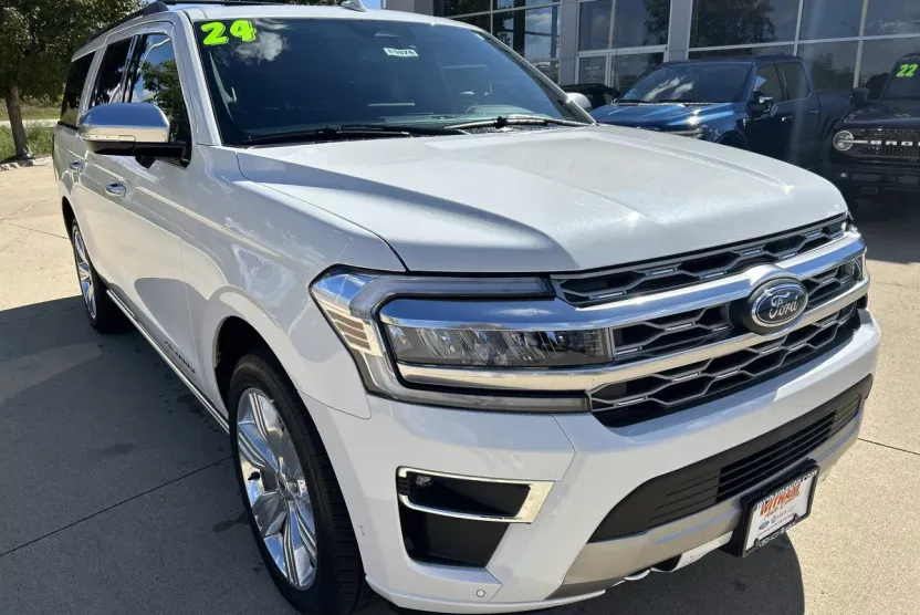 2024 Ford Expedition MAX Platinum photo 1