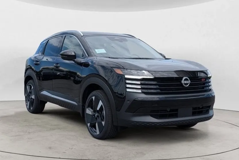 2025 Nissan Kicks SR photo 1