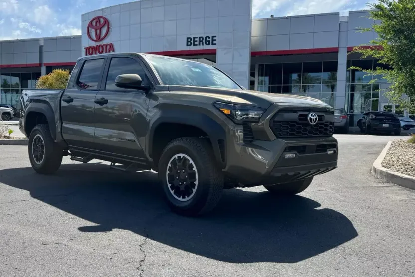 2025 Toyota Tacoma TRD Off-Road Double Cab photo 1