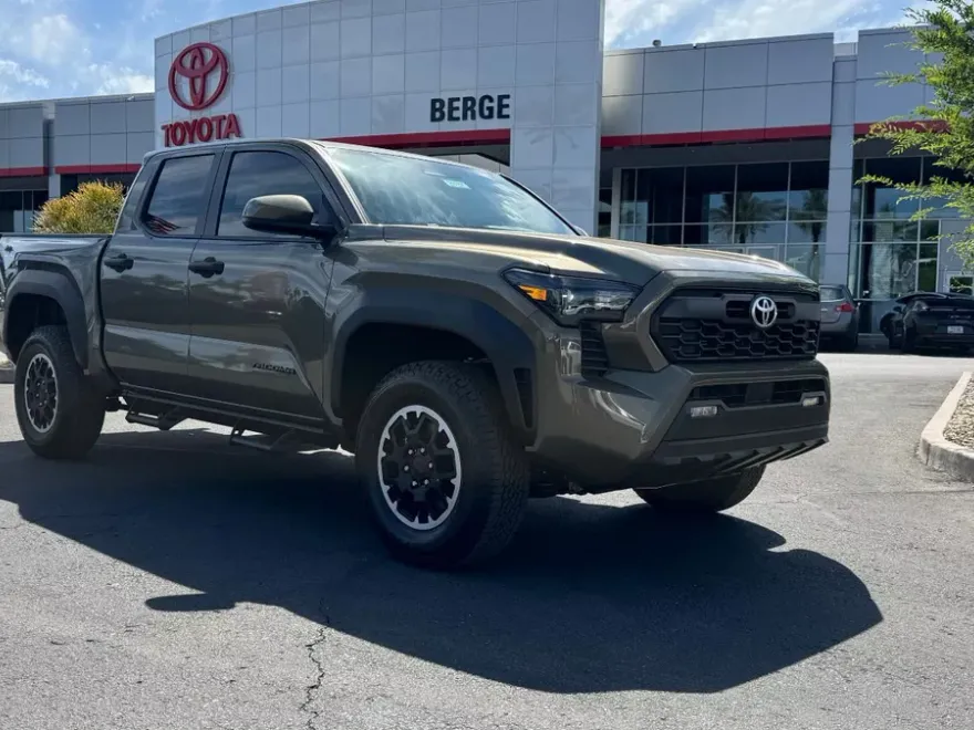 2025 Toyota Tacoma TRD Off-Road Double Cab photo 1