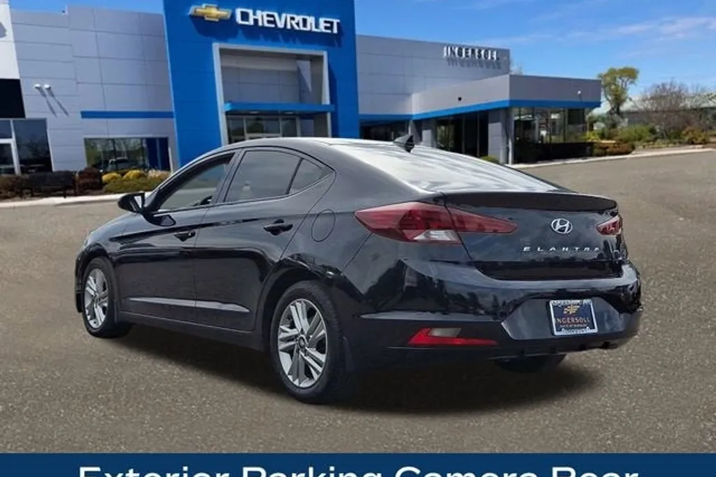 2020 Hyundai Elantra SEL photo 1