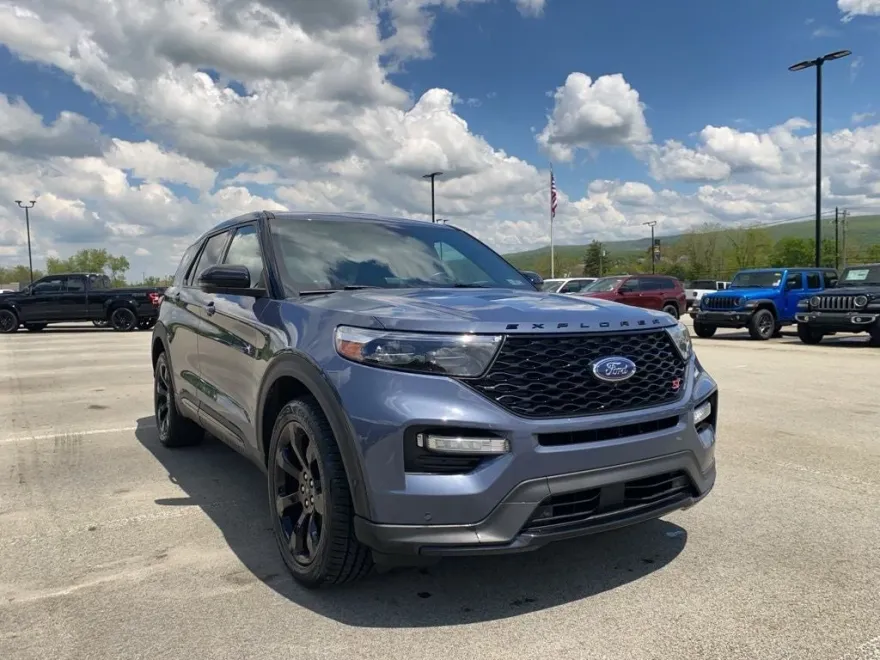 2021 Ford Explorer ST photo 1